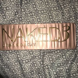 Naked 3 pallet